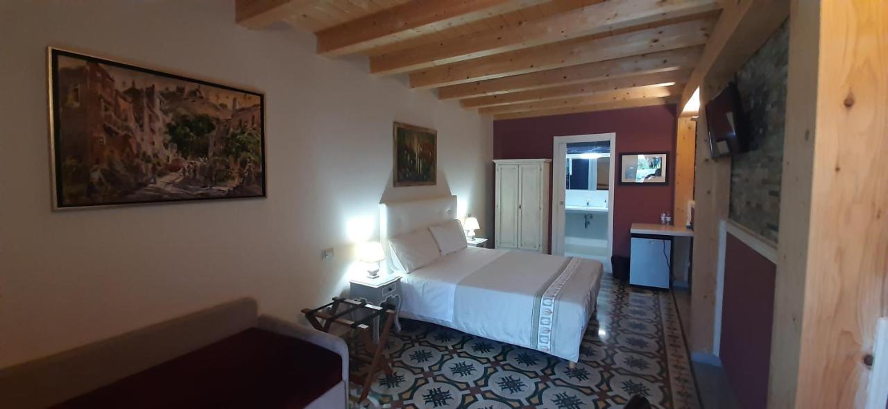 מילאצו Al Castello B&B מראה חיצוני תמונה