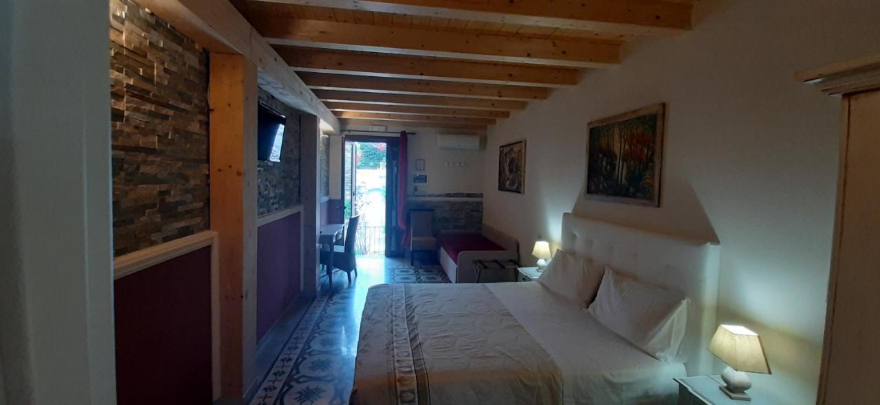 מילאצו Al Castello B&B מראה חיצוני תמונה