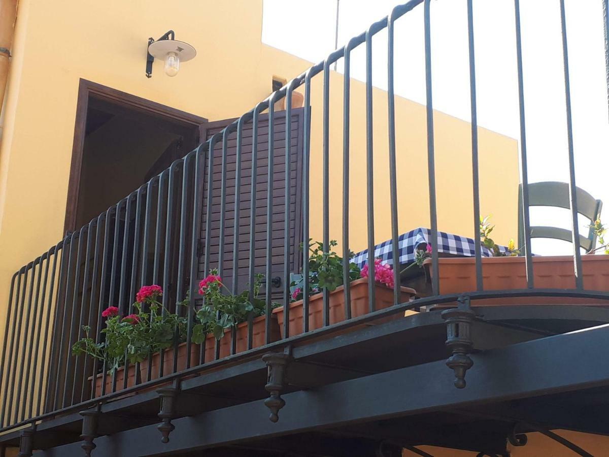 מילאצו Al Castello B&B מראה חיצוני תמונה