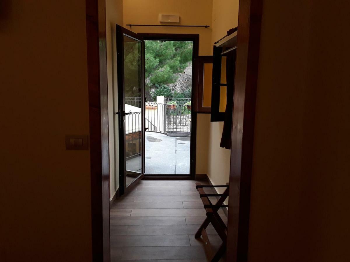מילאצו Al Castello B&B מראה חיצוני תמונה